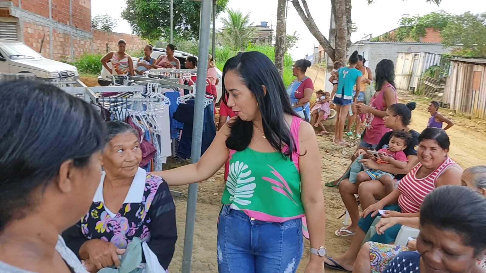 Camacã: Prefeitura homenageia as Mães da Portelinha I através do Projeto Brechó Solidário.
